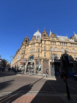 📅 Itinerary
 Day1: Arrive in Leeds by train at 2:30pm and walk 10 minutes to hotel check-in.Make advantage of daylight walking around the city center. First go to Leeds corn exchange, which has small shops selling different goods, each with its own characteristics. A little further from Corn Exchange leads to Leeds Kirkgate Market, which is divided into two parts, one covered indoors and the other open-air market. In the indoor store I even saw the site of M&S's origin. Next to the open-air market is the John Lewis department store. Walk all the way from the original Briggate, there are shops on both sides, continue on to Merrion Center. After dark, go back to the hotel to rest😴.  
 Day2: Then walk downtown to Victoria Leeds, next to John Lewis. Go back to the train station and walk around Trinity Leeds to complete the entire City Centre. 
The hotel staff introduced me to Leeds Dock, which is worth a visit, which also has the Royal Armory Museum. After the visit, you can take a water taxi back to the train station, or take a slow walk back to the City Center by the original river.
 Day3: Before leaving Leeds, went to Art Gallery, Library, and Town Hall. If you have time you can also visit the City museum.
 🏨 Accommodation recommendation: Stay in Roomzzz Aparthotel Leeds. The location is quite convenient. 