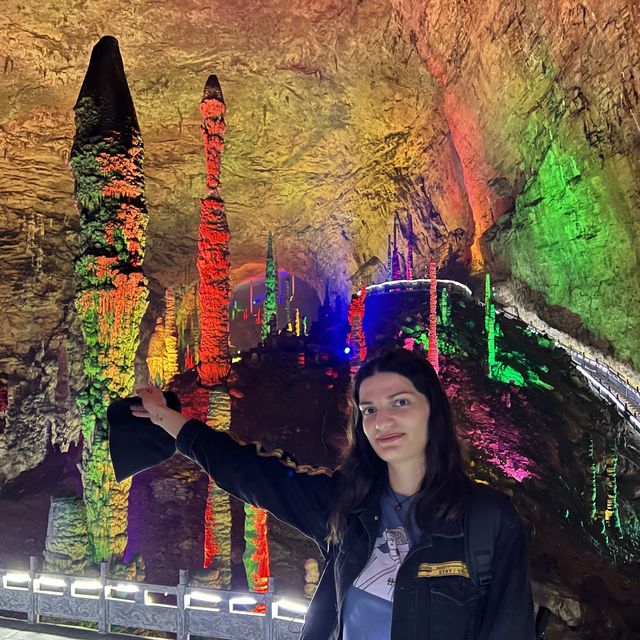 Huanglong colorful cave