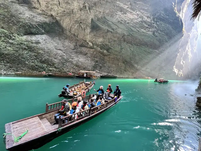 Check out the beautiful scenery of Enshi Pingshan Canyon, the boat ride is a must!
