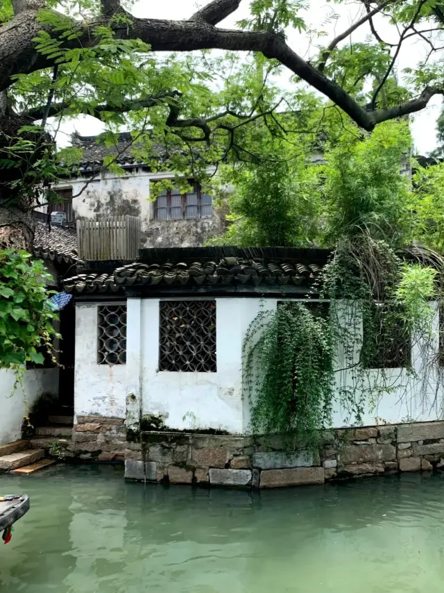 The beauty of Zhouzhuang always makes people linger and indulge in it!