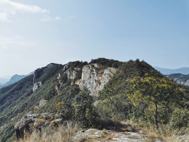 龍年徒步感受大自然奇觀丨山脊線與穿岩洞