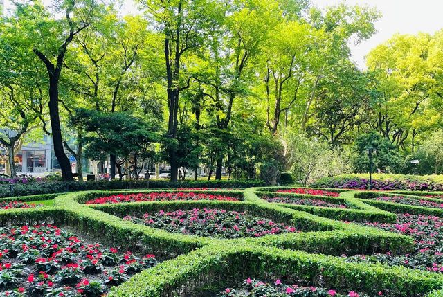 去逛公園去哪裡？去上海市徐匯區淮海中路襄陽公園