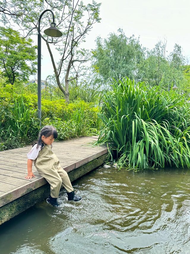 成都遛娃｜捞鱼、摸虾、玩水寶藏公園||