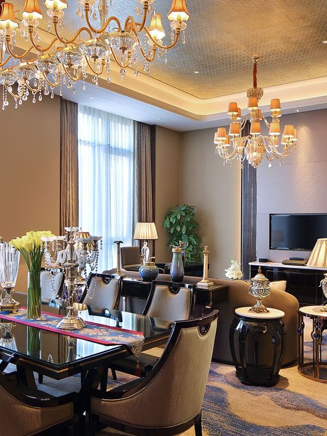 🏨✨ Neijiang's Wanda Realm: Luxury & Convenience Unveiled