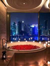 🌟 Shanghai Splendors: Banyan Tree's Riverside Retreat 🌉