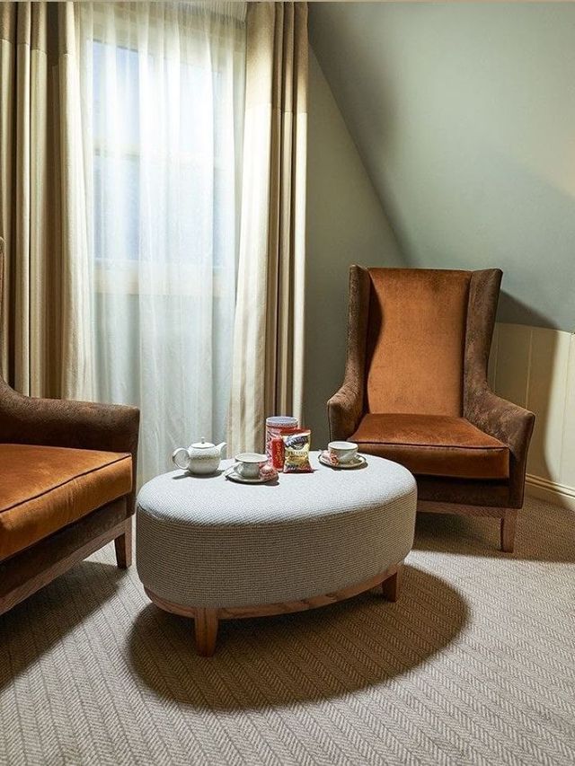 🏴 Inveraray's Gem: Luxe Retreat & Scottish Charm 🏨✨