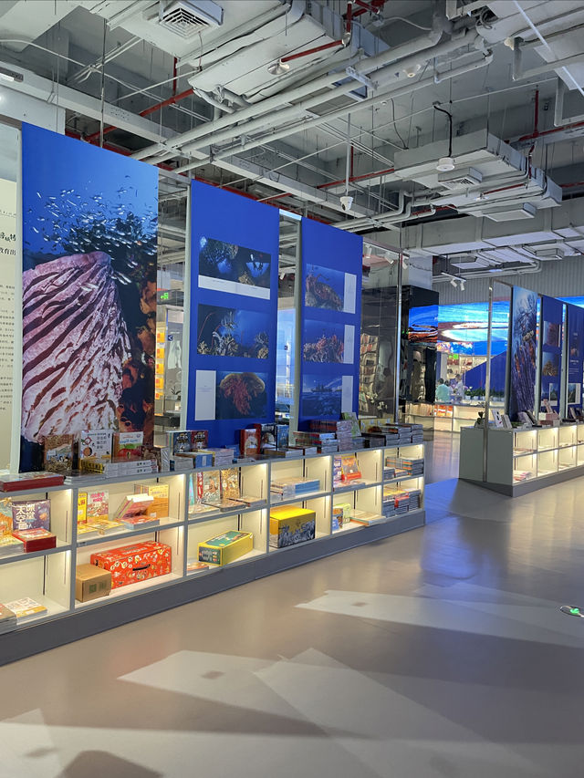 [新華書店，目前係海口最舒服嘅地方！！]
想借用網絡同空調嘅朋友，一定唔可以錯過呢個好去處——新華書[新華書店，目前係海口最舒服嘅地方！！]。