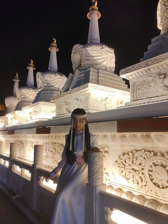西安出發·呼和浩特～大召寺旁的塞上老街。