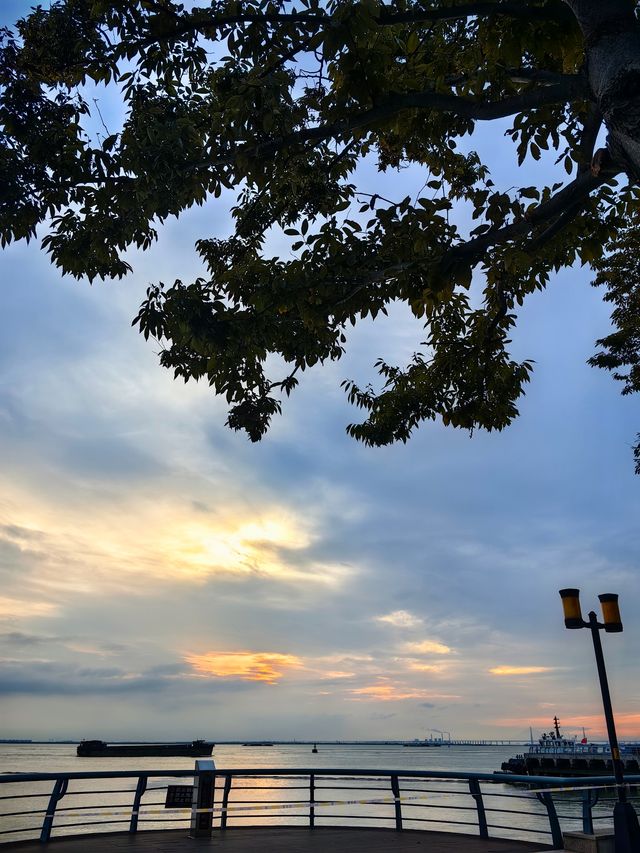 長江落日。