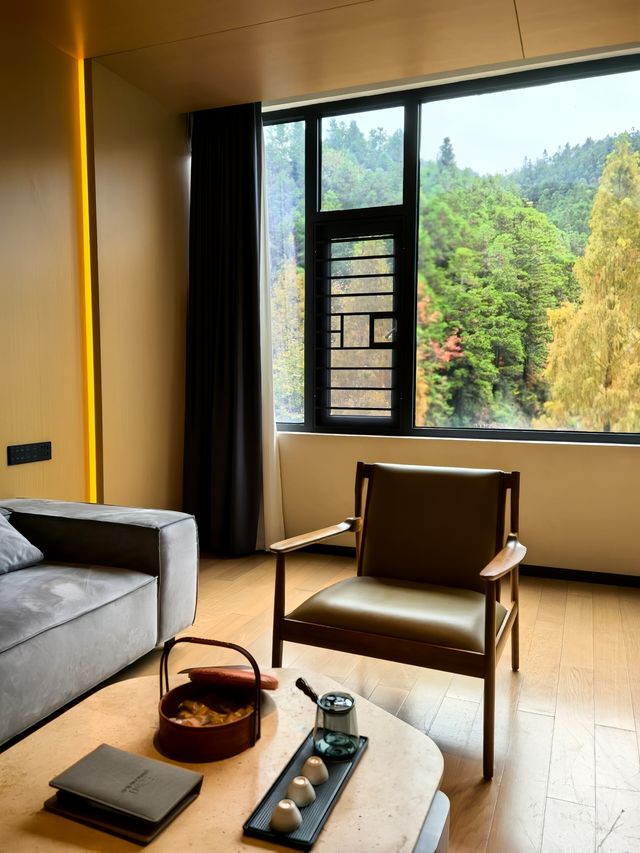 藏在山谷間的溫泉酒店黃山。
