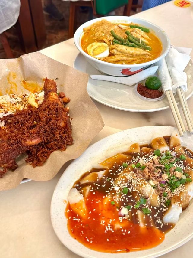 吉隆坡好吃的炸雞椰漿飯就在這裡。