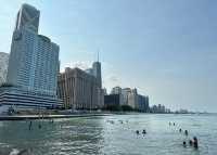芝加哥俄亥俄街海灘：湖濱時光的完美詮釋。