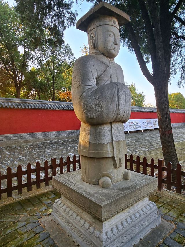 洹水河畔總統墓：袁林。