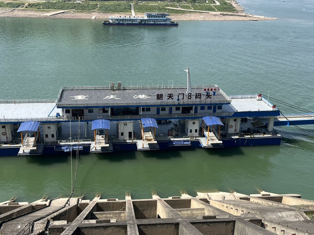 重慶市渝中區著名碼頭景點：8碼頭，適合拍照打卡、週末閒暇度假地！   