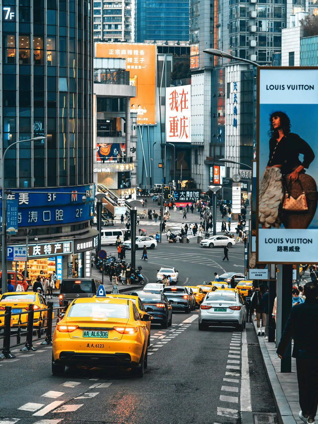 Chasing the "Little Hong Kong" Vibe: My Photography Mission in Chongqing ✈️