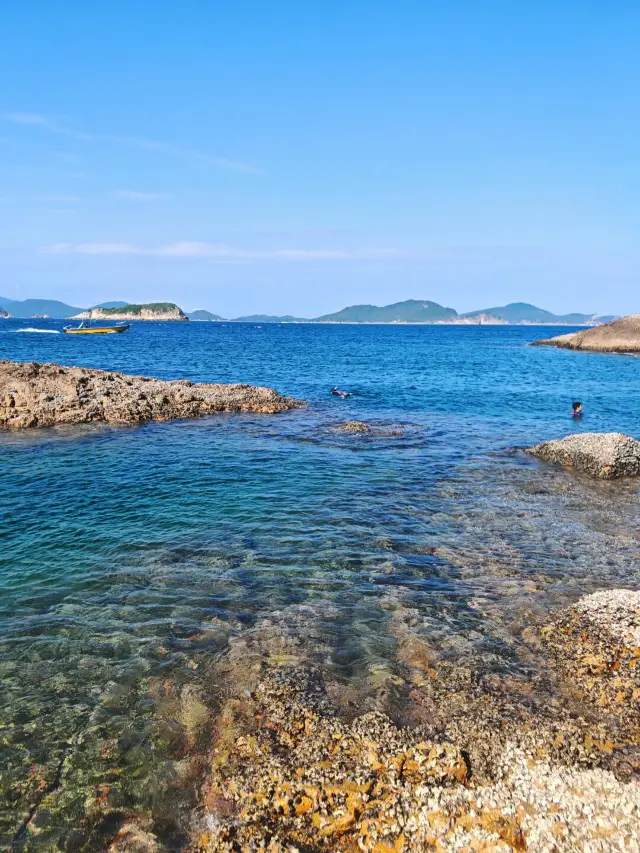 Go boating to Green Egg Island in Hong Kong this weekend and see the most beautiful glass sea! 