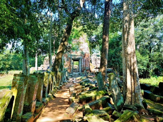 Khmer Empire Ancient Royal Road Exploration Travel Guide