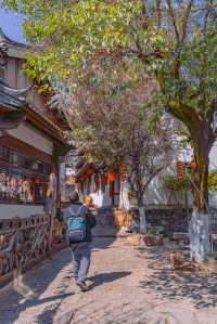解鎖麗江古城日間玩法｜陽光穿過屋簷嘅瞬間美到喊