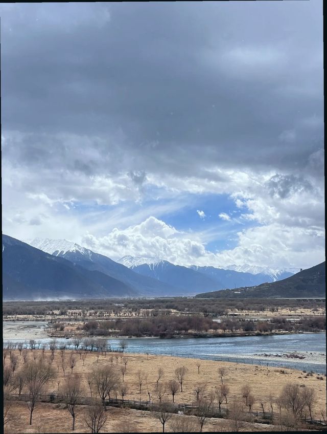藏地必去日照金山