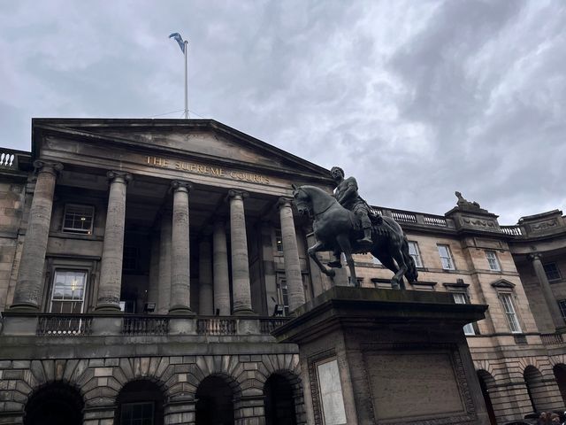 A Charming Walk Through Edinburgh's Old Town A Charming Walk Through Edinburgh's Old Town