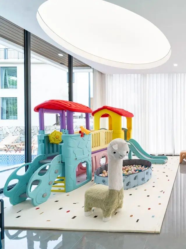 月亮灣畔！滑梯民宿山水間樂享親子時光