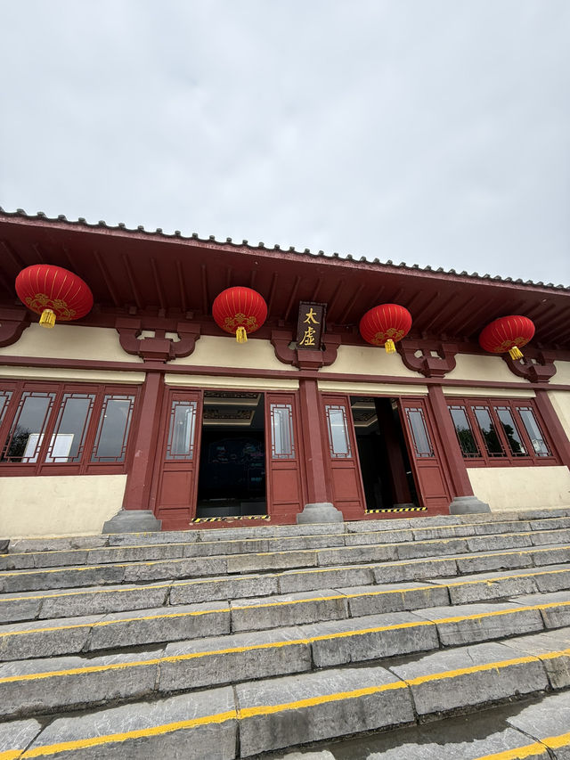 洛陽 / 洛陽古墓博物館
