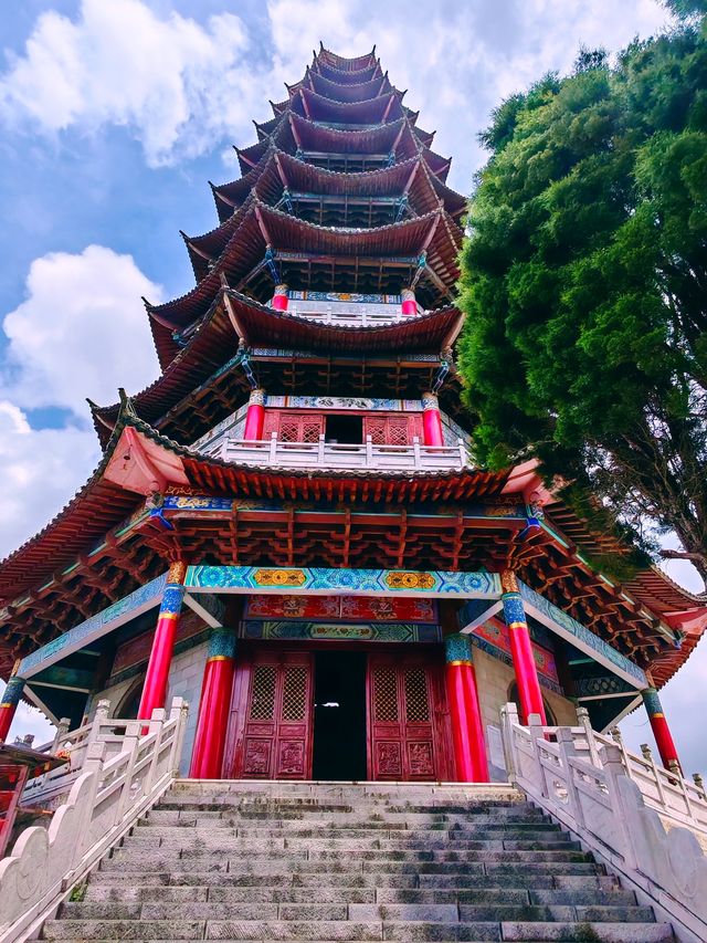 探索滇南始建於清康熙九年（1670年）的寶華禪寺，在個舊遇見老陰山的禪意時光 這座藏身於紅河州的