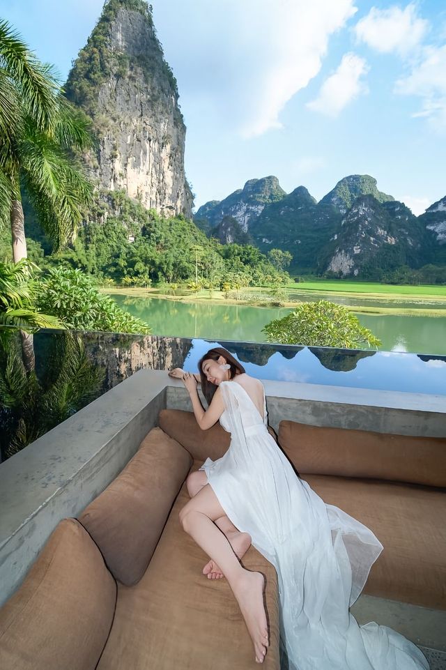 與頂奢為鄰，共飲一江水 在畫山雲野，我與頂奢酒店共享同一片山河 200米外，是像LV一樣存在的