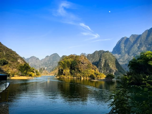 深藏於桂西群山之中的浩坤湖～秋天才是最好的觀賞時節