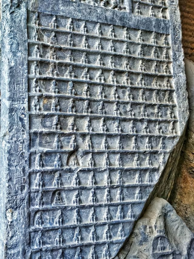 觸摸千年石刻的溫度 觸摸千年石刻的溫度