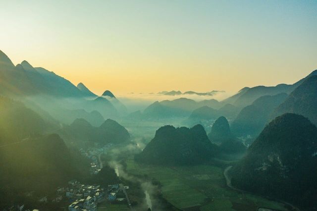 萬峰林平流霧觀賞攻略來啦! 萬峰林平流霧觀賞攻略來啦!