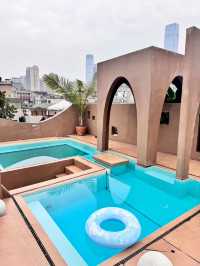 帶泳池的酒店太喜歡啦! 就藏在市中心的潮宗街裡~ 下樓就可以逛街! 去五一廣場橘子洲也很近 獨