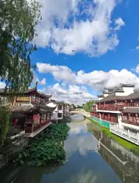 穿梭於老弄堂與天際線之間的City Walk