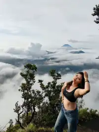 𝑩𝒓𝒐𝒎𝒐火山拍李現同款