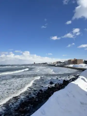 北海道可以一邊看海一邊看雪的咖啡店