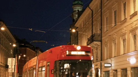 Innsbruck, một thị trấn cổ tích của Áo: Một cuộc phiêu lưu thời trung cổ tuyệt đẹp — traveler post in Linz
