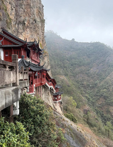 これは浙江で最も神秘的な山の断崖寺院＋立仏の奇観かも！ | Trip.com 建徳