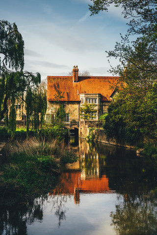 Travel to the UK with your child and explore the world from their textbooks