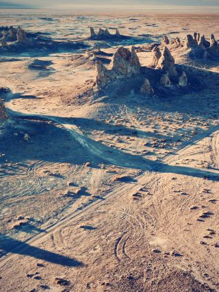 Chengde's Bashang Reclining Camel Hill: Gobi-Edge Meadow Glow