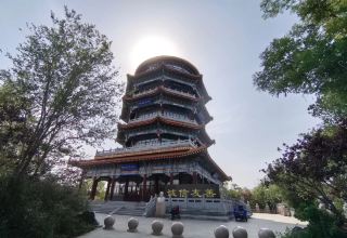 Pingyin Yellow River Tower: Overlooking the river and the county town