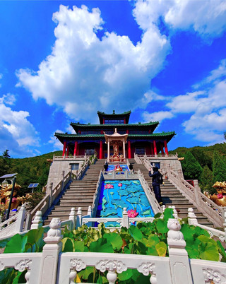Visiting Helong Temple in Changqing: A mindful stroll through an ancient valley temple