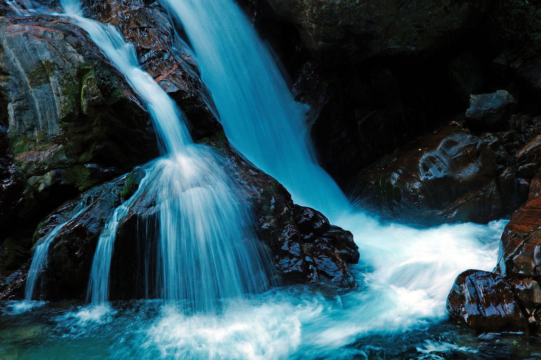 Marble Gate Pass | A Solo Healing Slow Travel Experience: Invigorating Hiking and Breathing in Fresh Air. Tired of the crowds in Dali Old Town and Erhai Lake? Looking for a quiet getaway to unwind?