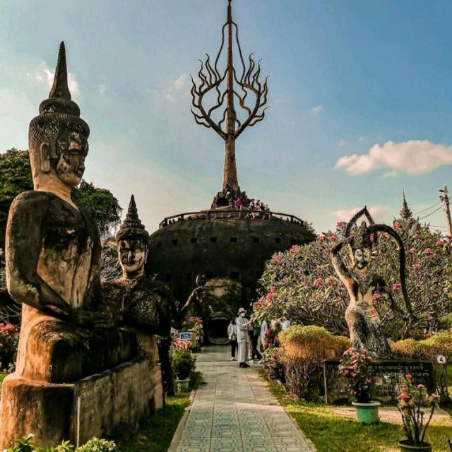 Wat Xiengkhuane ( Buddha Park )