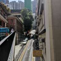 乘上開往春天的半山扶手電梯