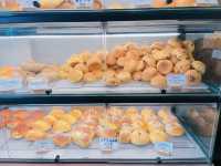 呢度每一款麵包同Bagel 都係自家烘焙，除左口感出色之外，佢地既Bagel 口味選擇又夠多，咸同甜都有供應，岩哂唔同既朋友仔～