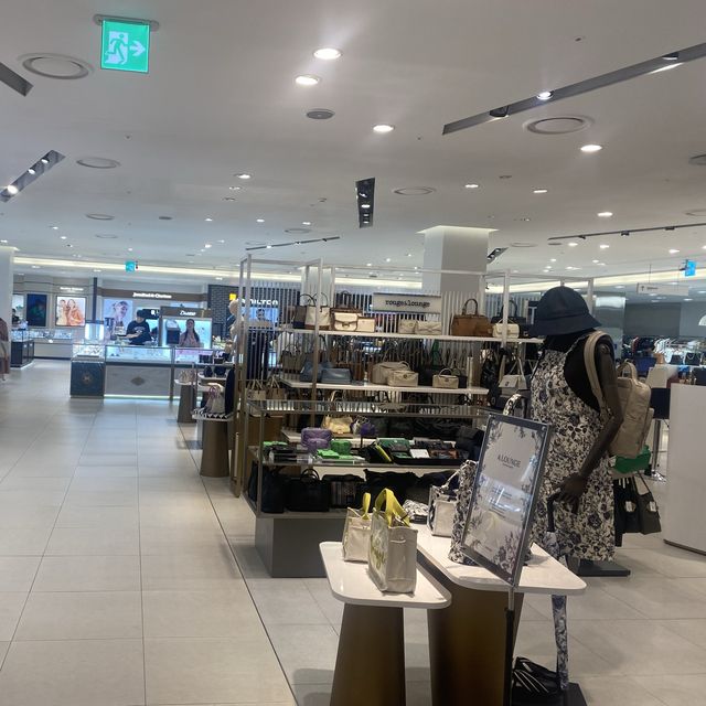 首爾景點✨新村必逛現代百貨