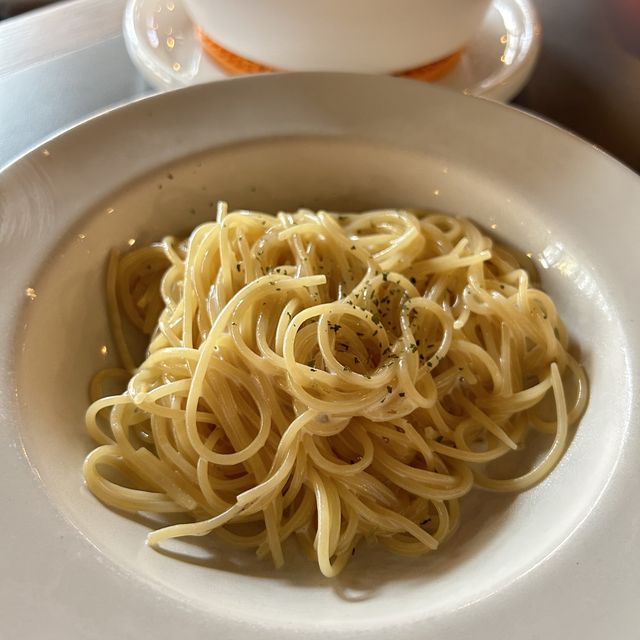 【 彷彿置身於歐洲小鎮餐廳一樣 】