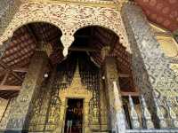 วัดเชียงทอง หลวงพระบาง วัดอยู่ติดริมแม่น้ำโขง