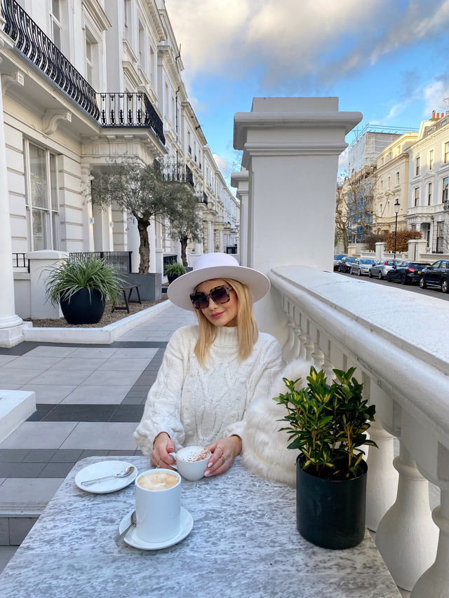 Chic coffee stop in Notting Hill ☕️ 