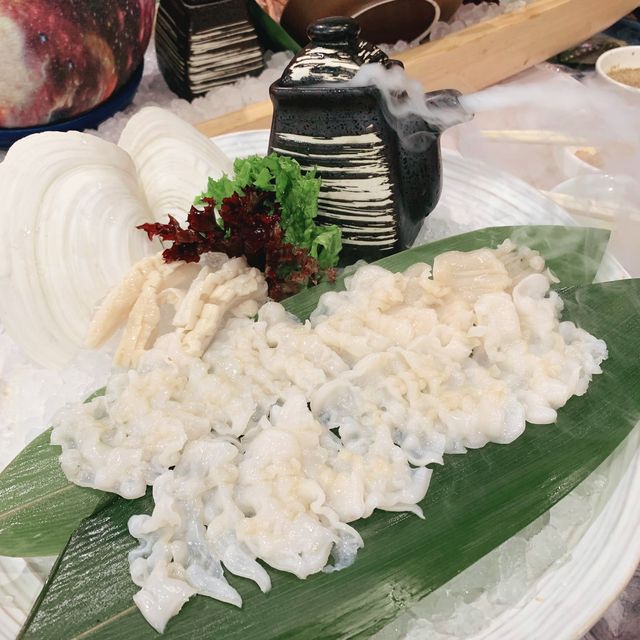 Sashimi, Chicken Pot, Hotpot All in One Restaurant in Hong Kong 🇭🇰